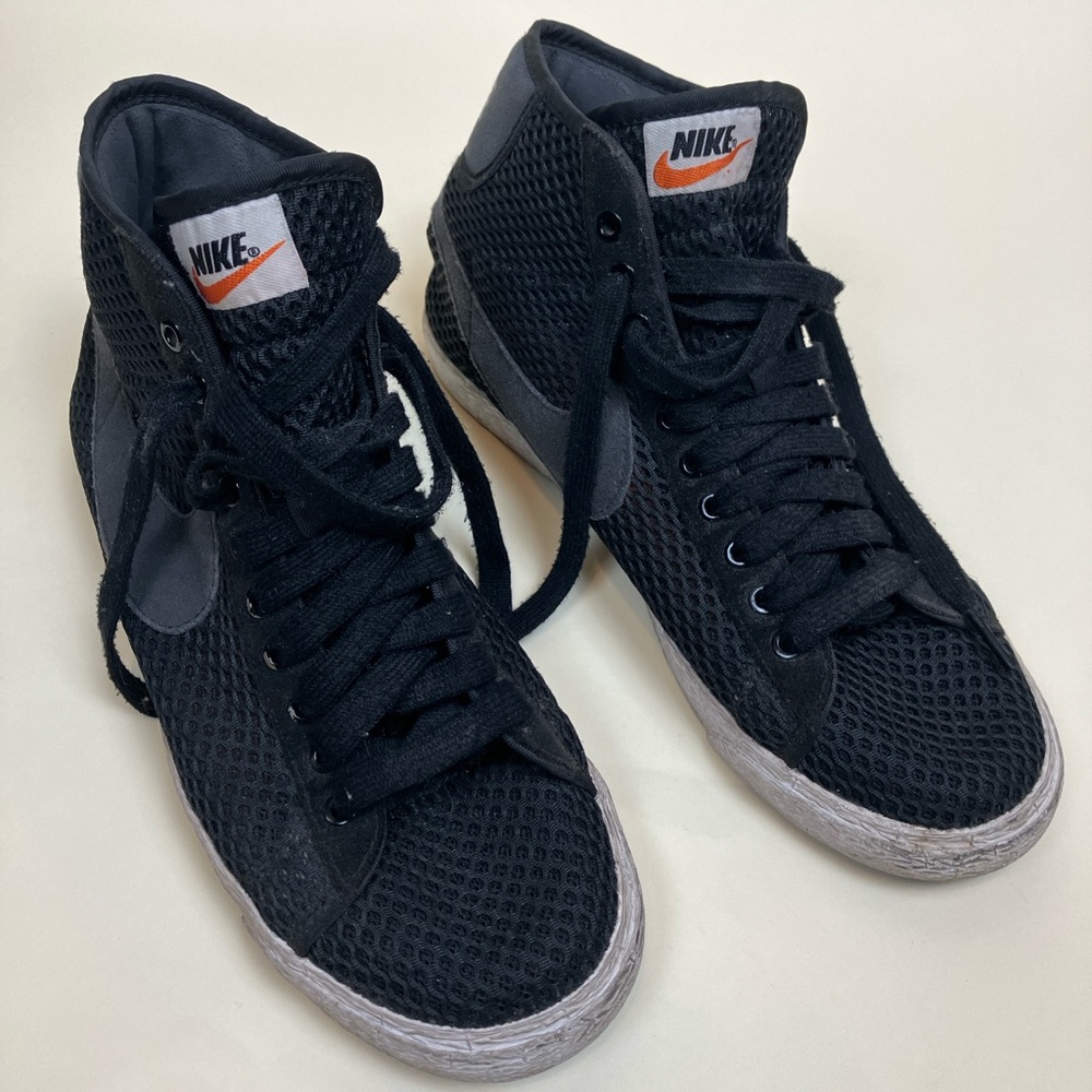 Nike Black Mesh High-Tops Size 8 Women’s